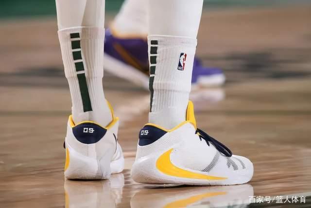 弗拉格创纪录成为NBA揭幕战最年轻30+得分手